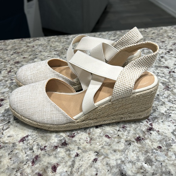 Women's Closed Toe Crisscross Elastic Ankle Strap Platform Espadrille Wedge - Picture 8 of 9